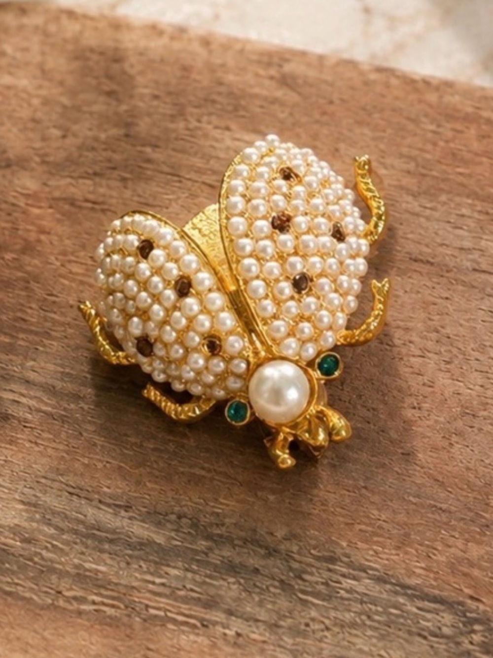 Brooch-lady bug rhinestone/faux pearl 
Details